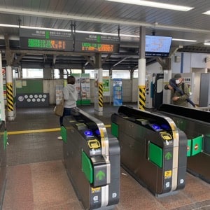 1. JR横浜線の大口駅【西口】改札を出ます。