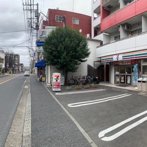 5. セブン=イレブンを右に見ながらまっすぐ進みます。