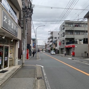 7. 大洋堂印房さんの脇を左に曲がります（コカ・コーラの自動販売機が目印です）。