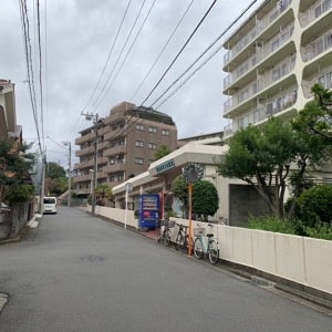 8. そのまままっすぐ進みます。